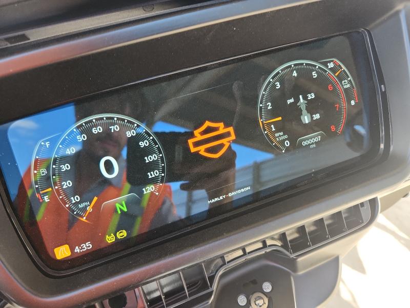 2025 HARLEY-DAVIDSON FLHX 1HD1KB712SB621562