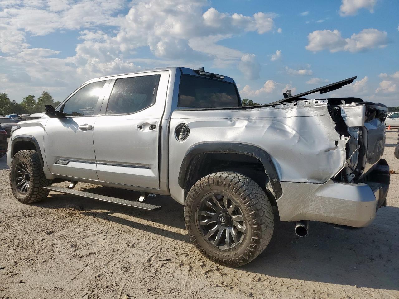 TOYOTA TUNDRA CREWMAX PLATINUM