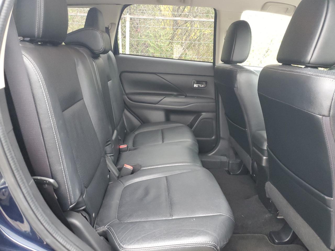 MITSUBISHI OUTLANDER SE