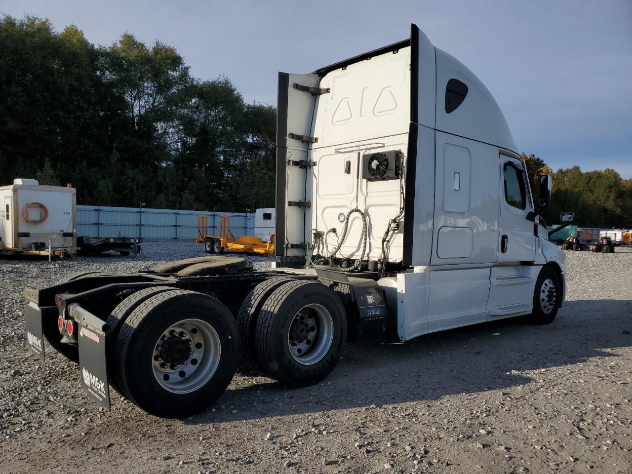 Lot #3273965792 2021 FREIGHTLINER CASCADIA 1