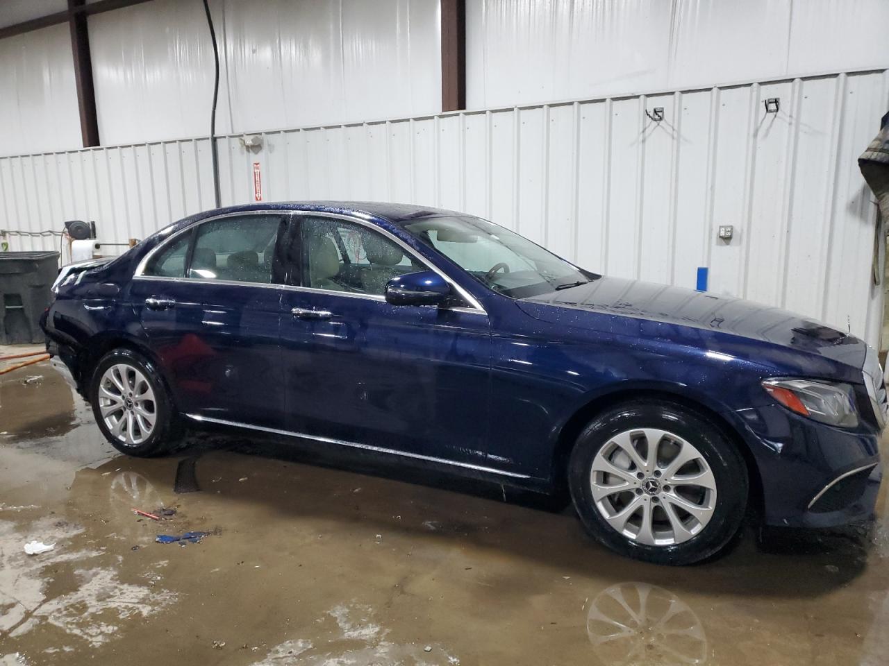 MERCEDES-BENZ E-CLASS 300