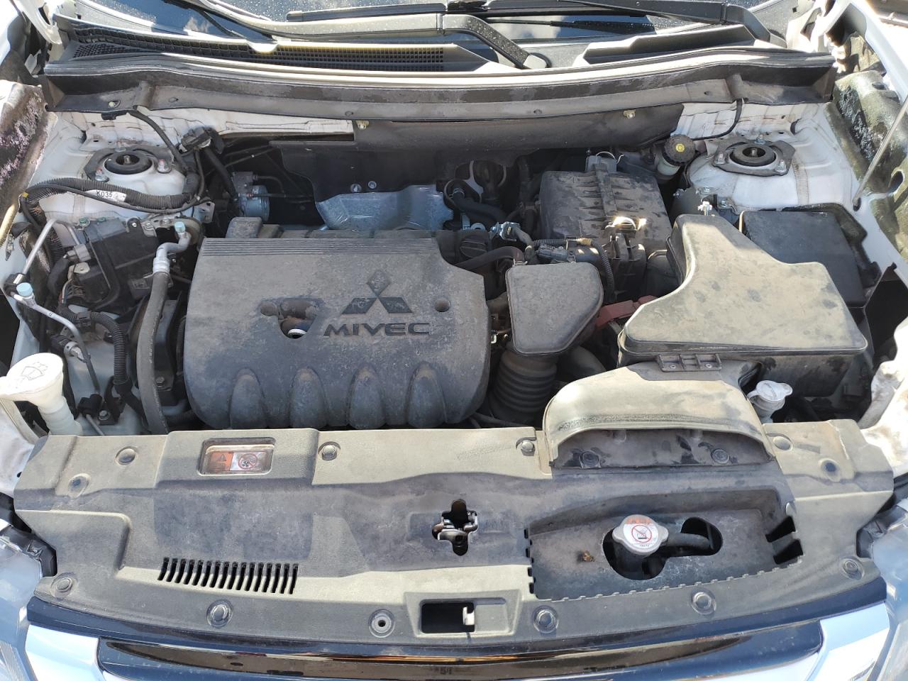 MITSUBISHI OUTLANDER ES