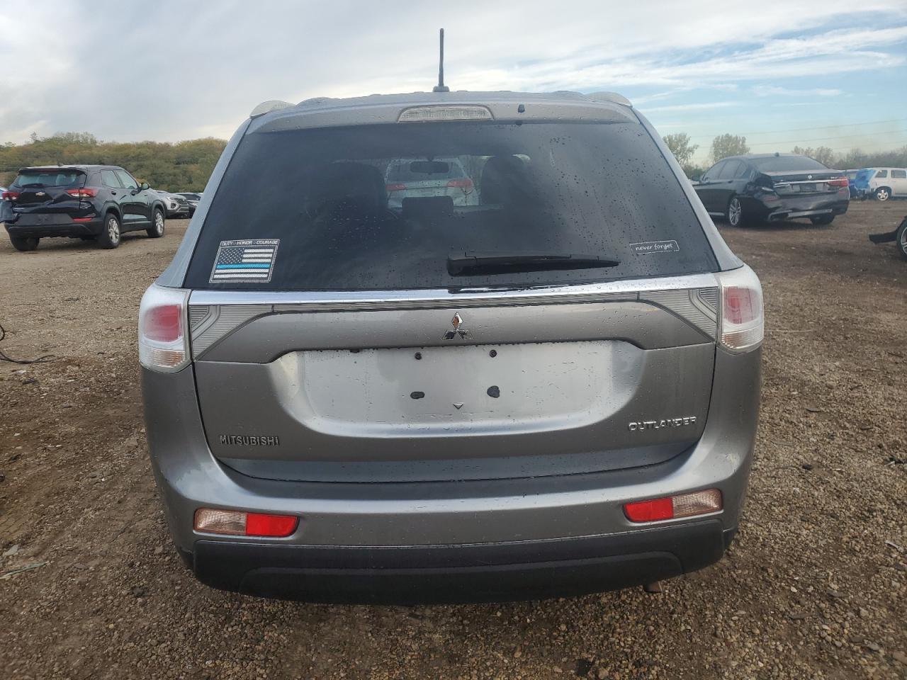 MITSUBISHI OUTLANDER SE