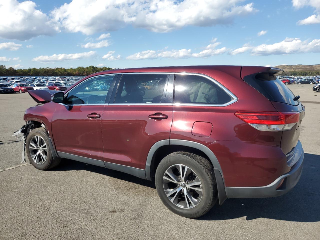 Lot #3302948614 2019 TOYOTA HIGHLANDER LE