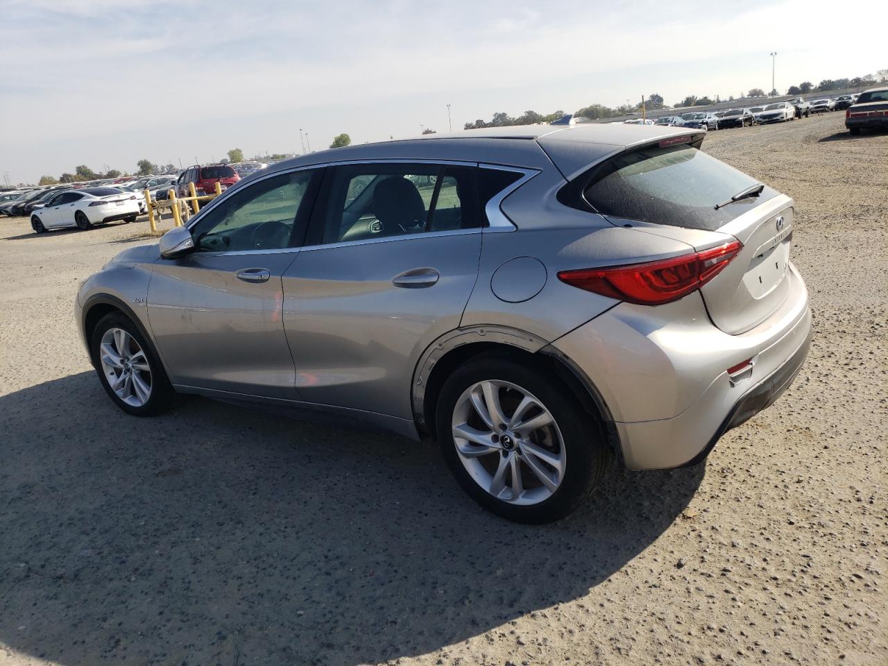 INFINITI QX30 BASE