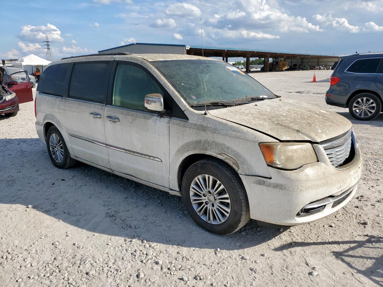 CHRYSLER TOWN & COUNTRY TOURING L