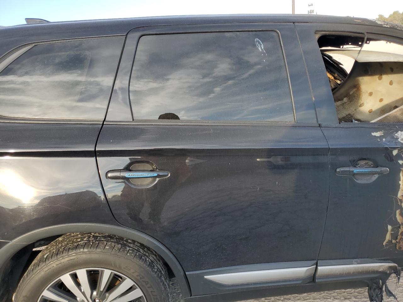 MITSUBISHI OUTLANDER SE