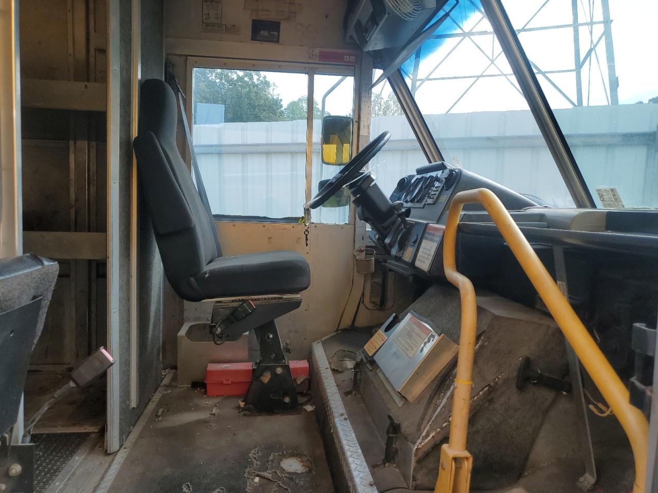 Lot #3309281616 2000 FREIGHTLINER CHASSIS M