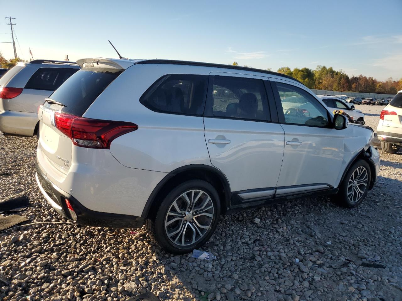MITSUBISHI OUTLANDER SE