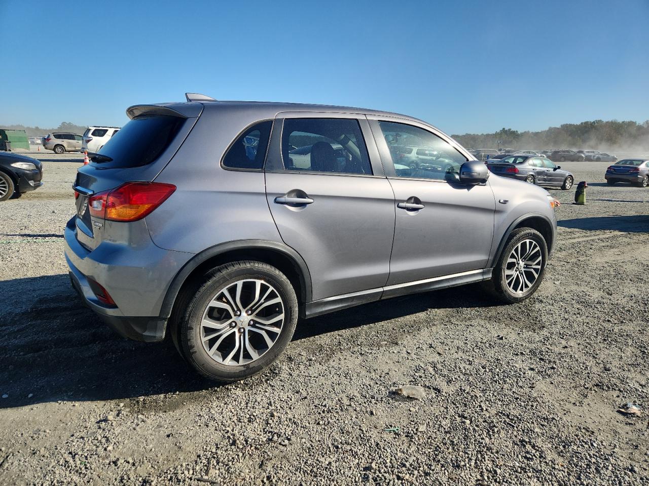 MITSUBISHI OUTLANDER ES