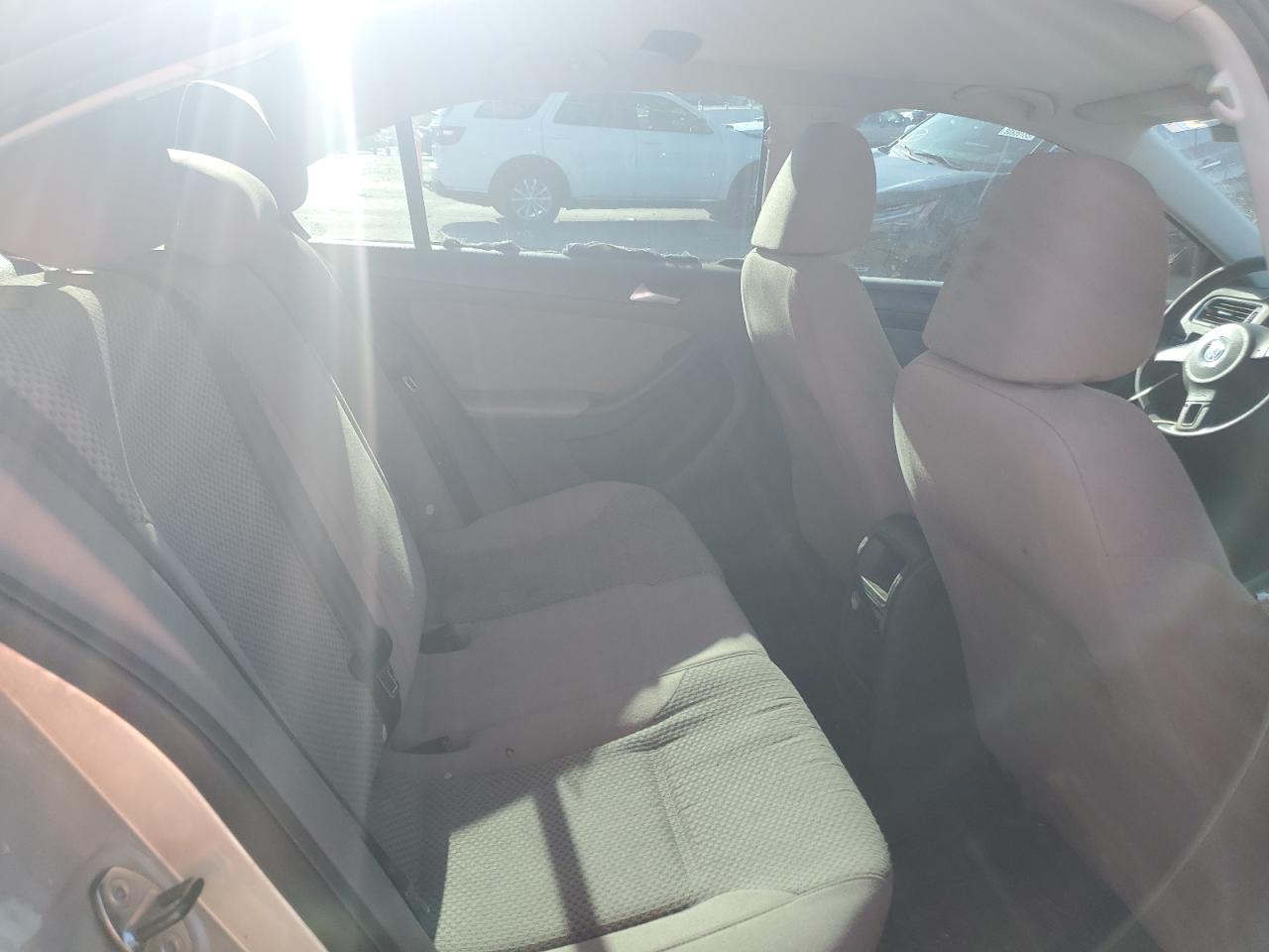 VOLKSWAGEN JETTA BASE