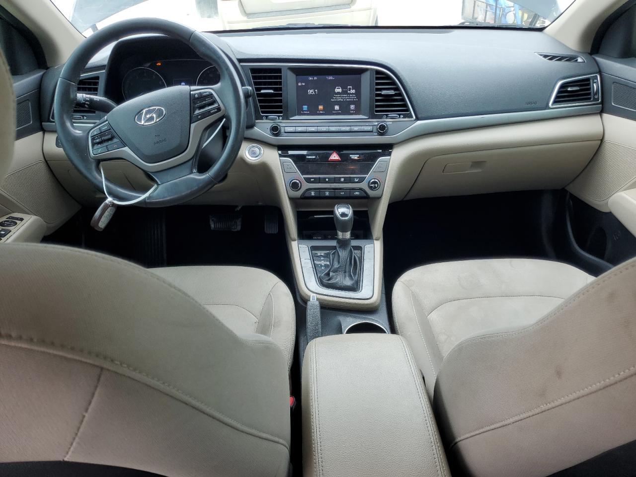 HYUNDAI ELANTRA SE