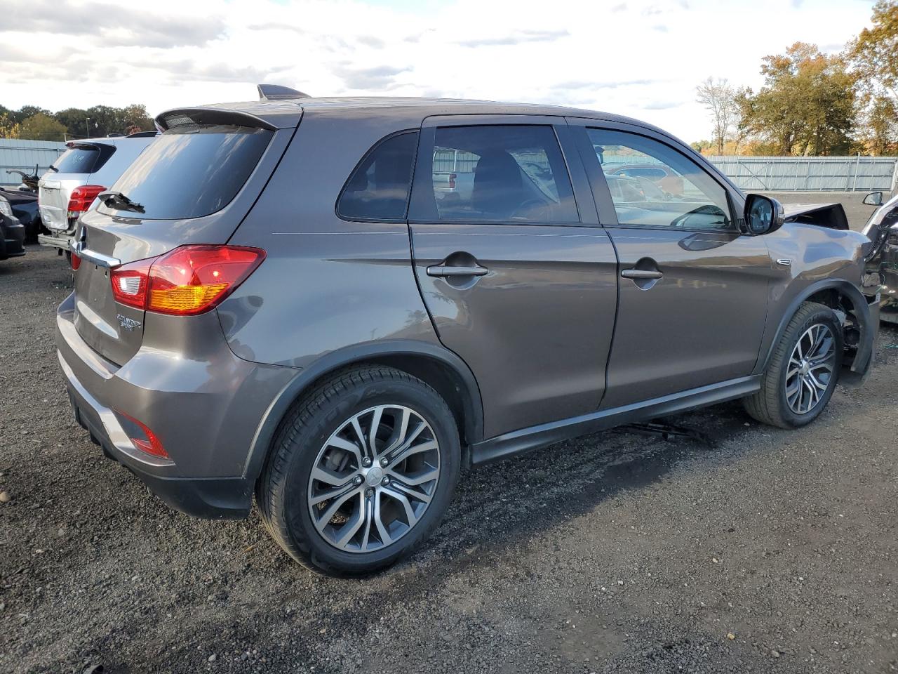 MITSUBISHI OUTLANDER ES