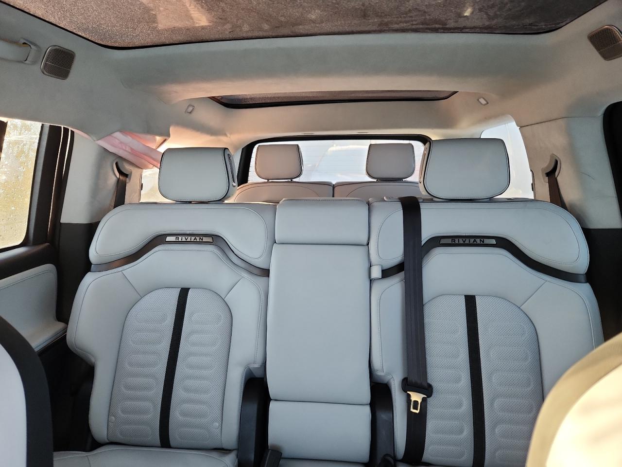 RIVIAN R1S ADVENTURE