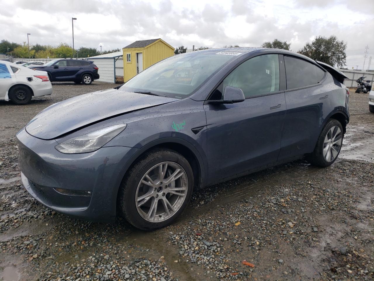 TESLA MODEL Y