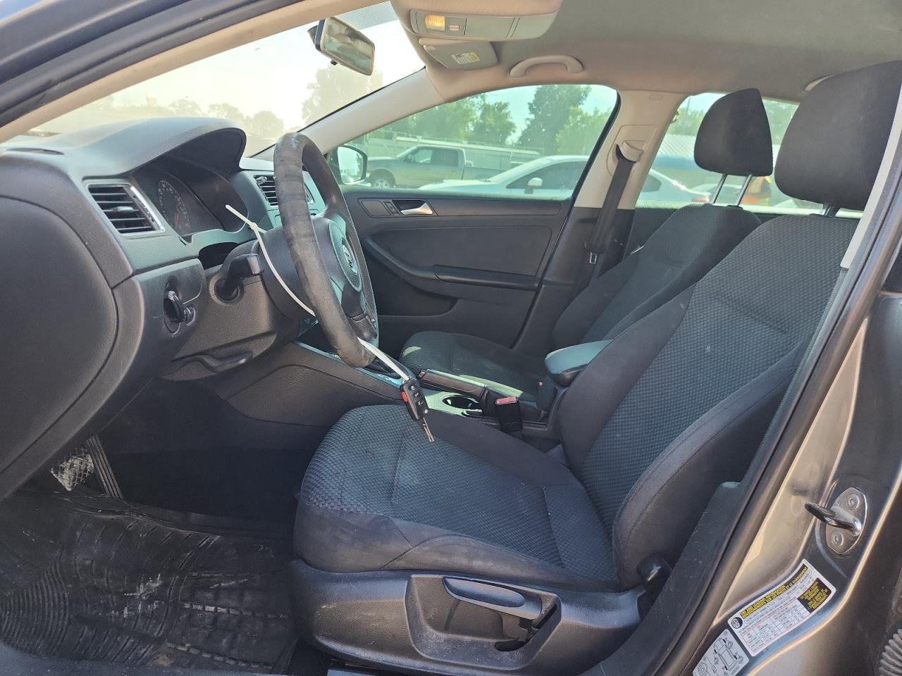 VOLKSWAGEN JETTA BASE