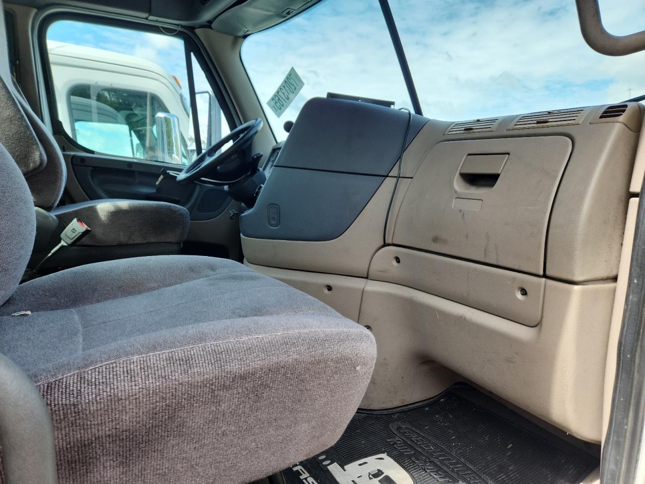 Lot #3264427434 2018 FREIGHTLINER CASCADIA 1