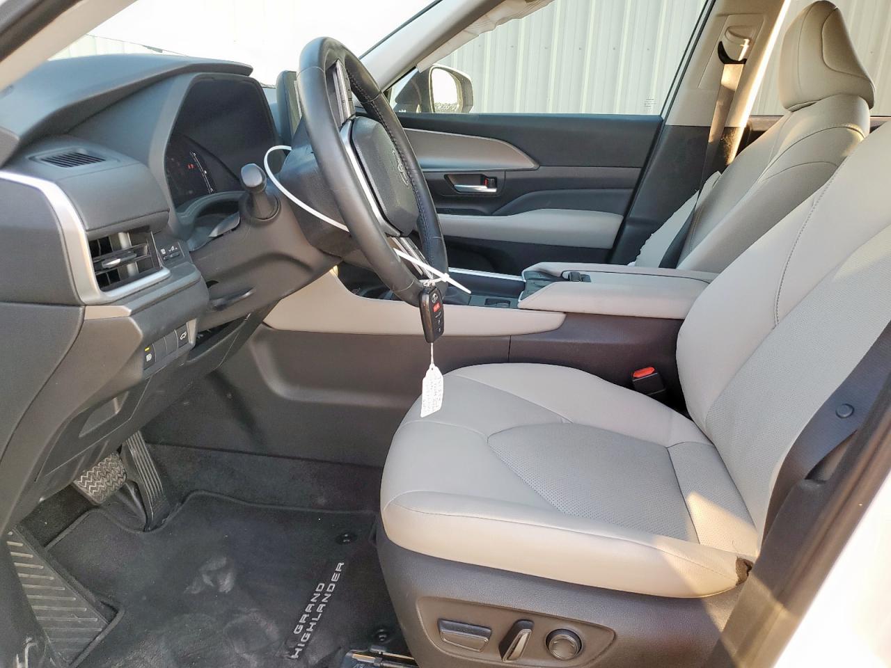 TOYOTA HIGHLANDER XLE