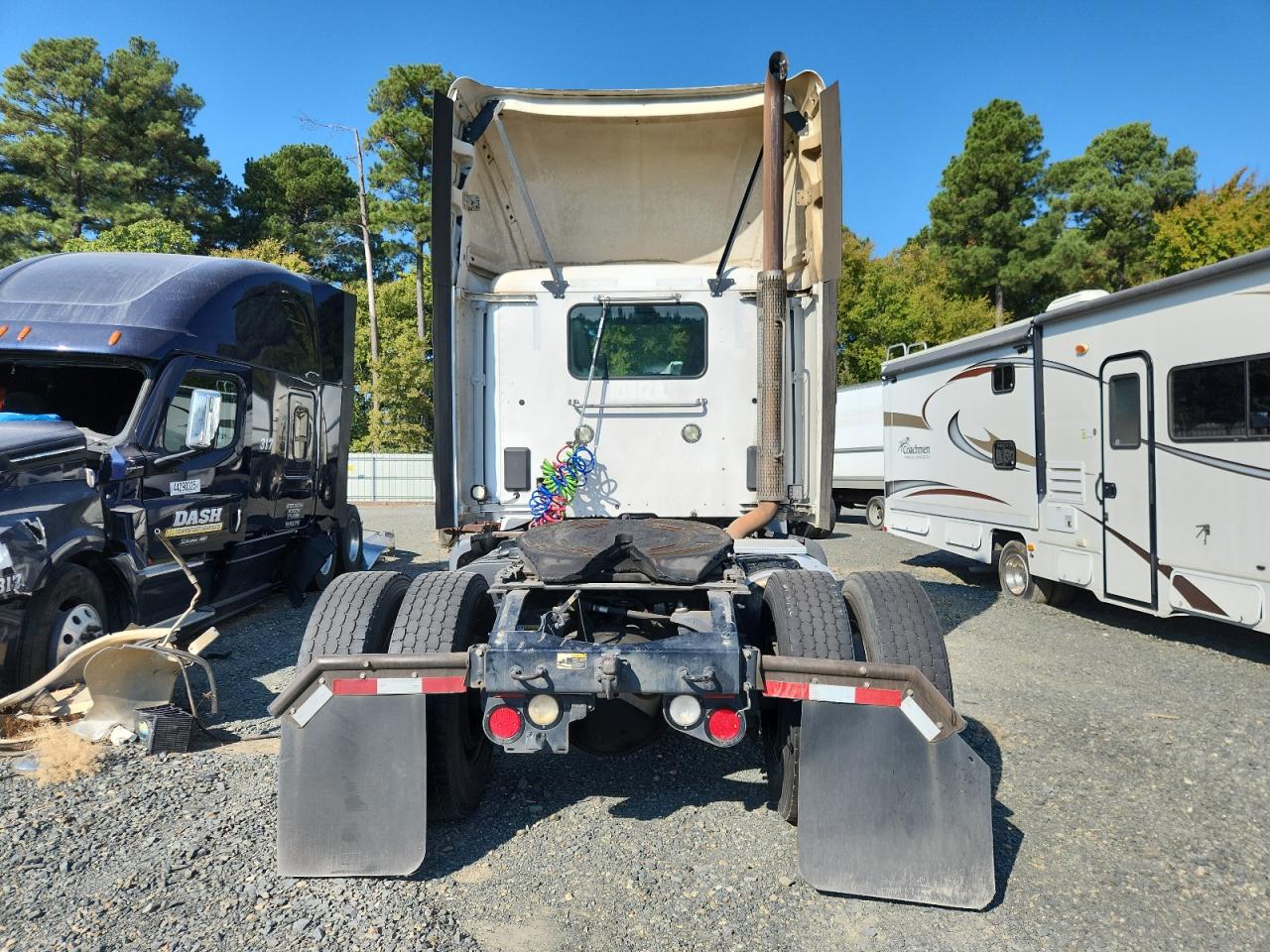 Lot #3315937099 2017 PETERBILT TRACTOR 579