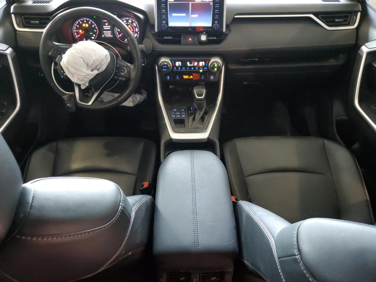 TOYOTA RAV4 XLE PREMIUM