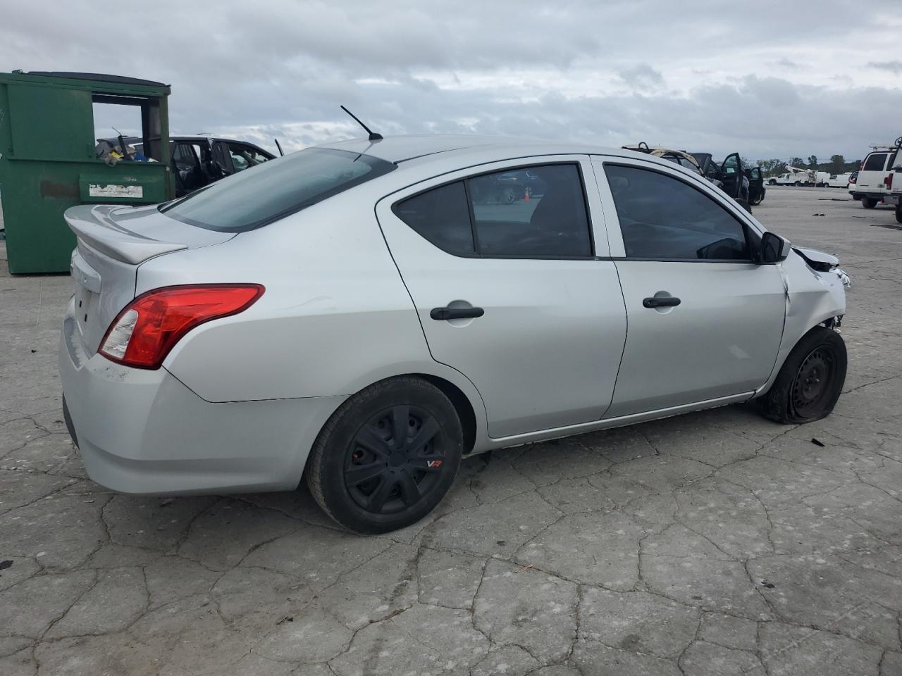 NISSAN VERSA S