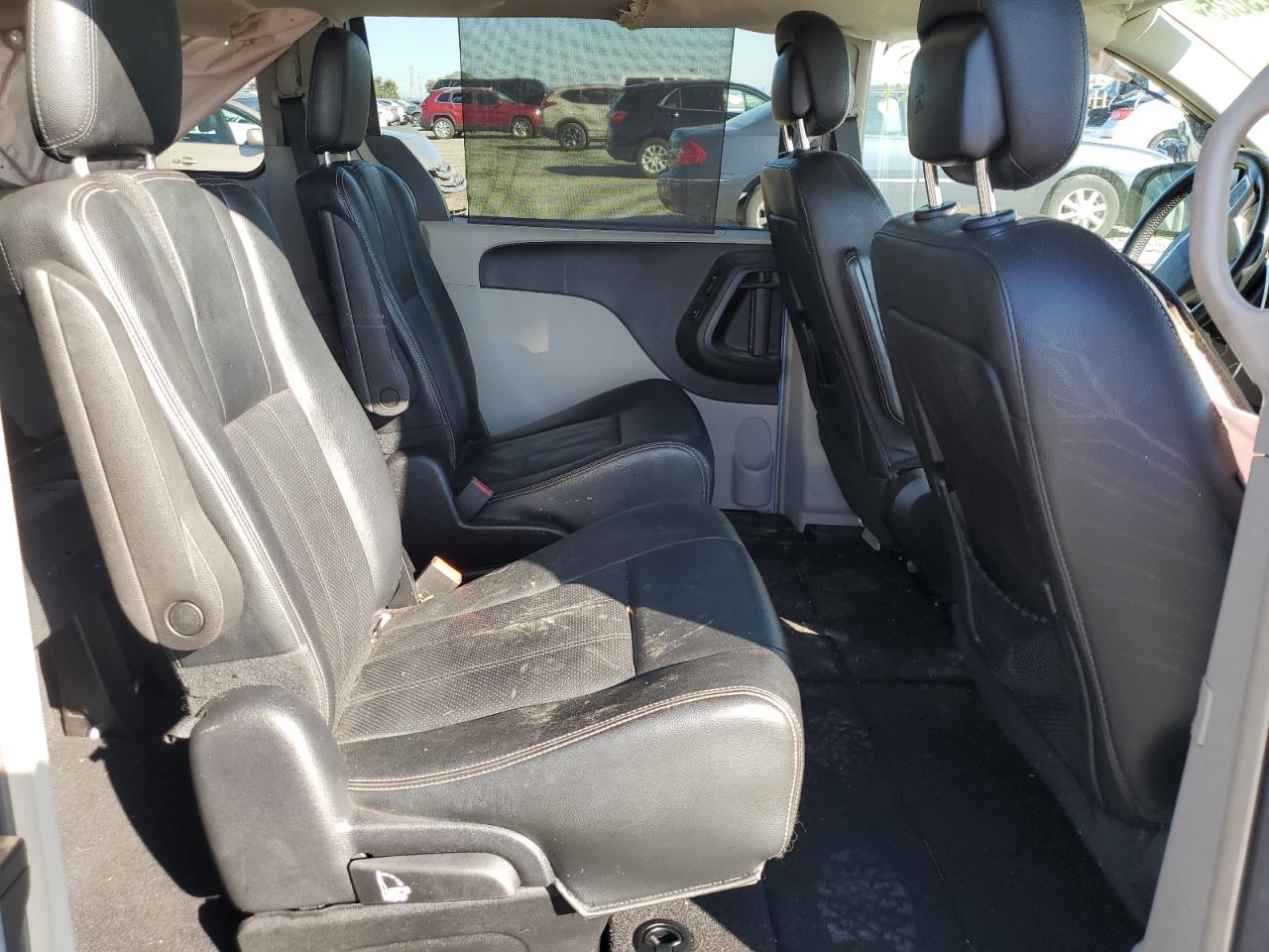 CHRYSLER TOWN & COUNTRY TOURING L