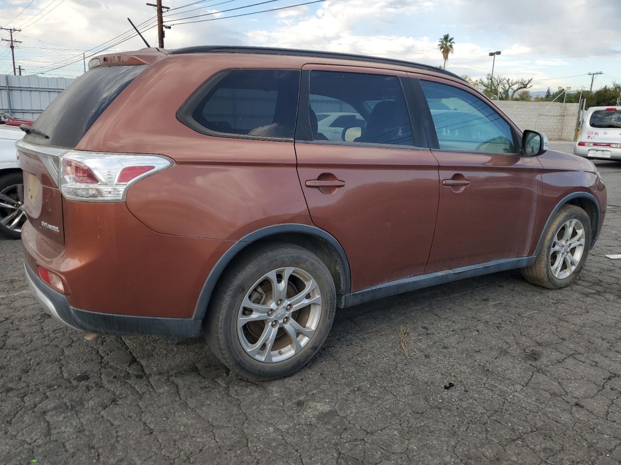MITSUBISHI OUTLANDER SE