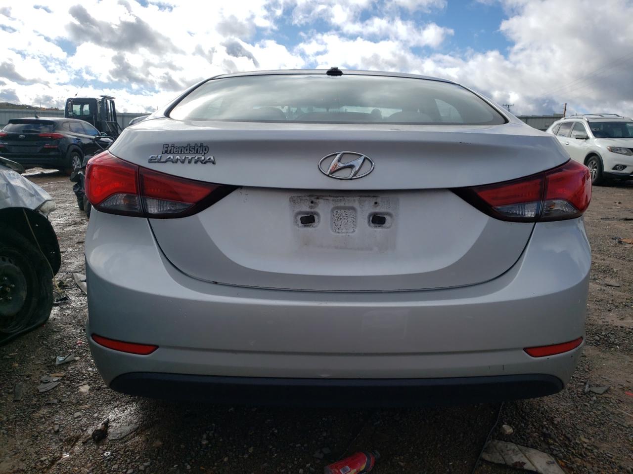 HYUNDAI ELANTRA SE