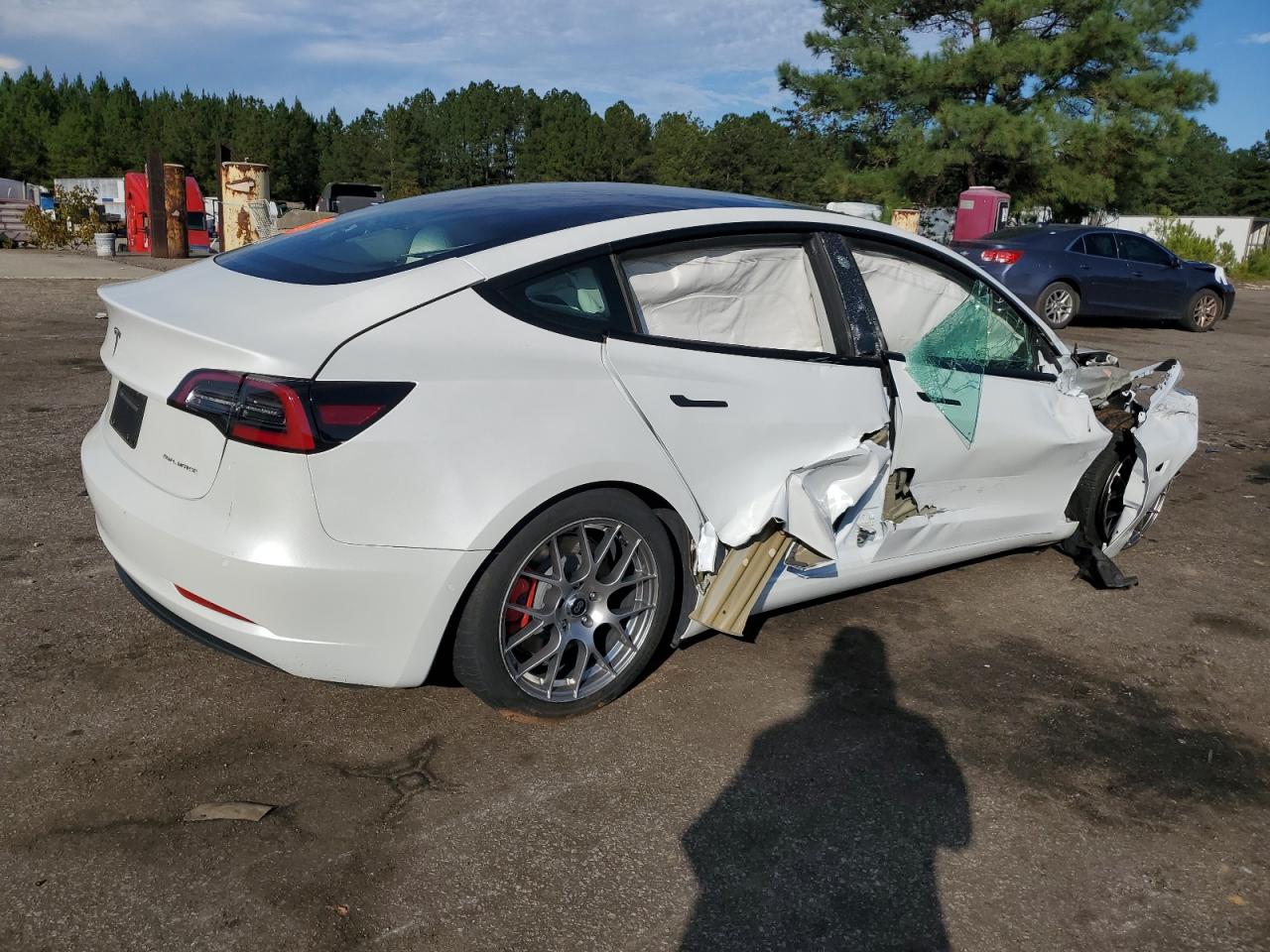 TESLA MODEL 3