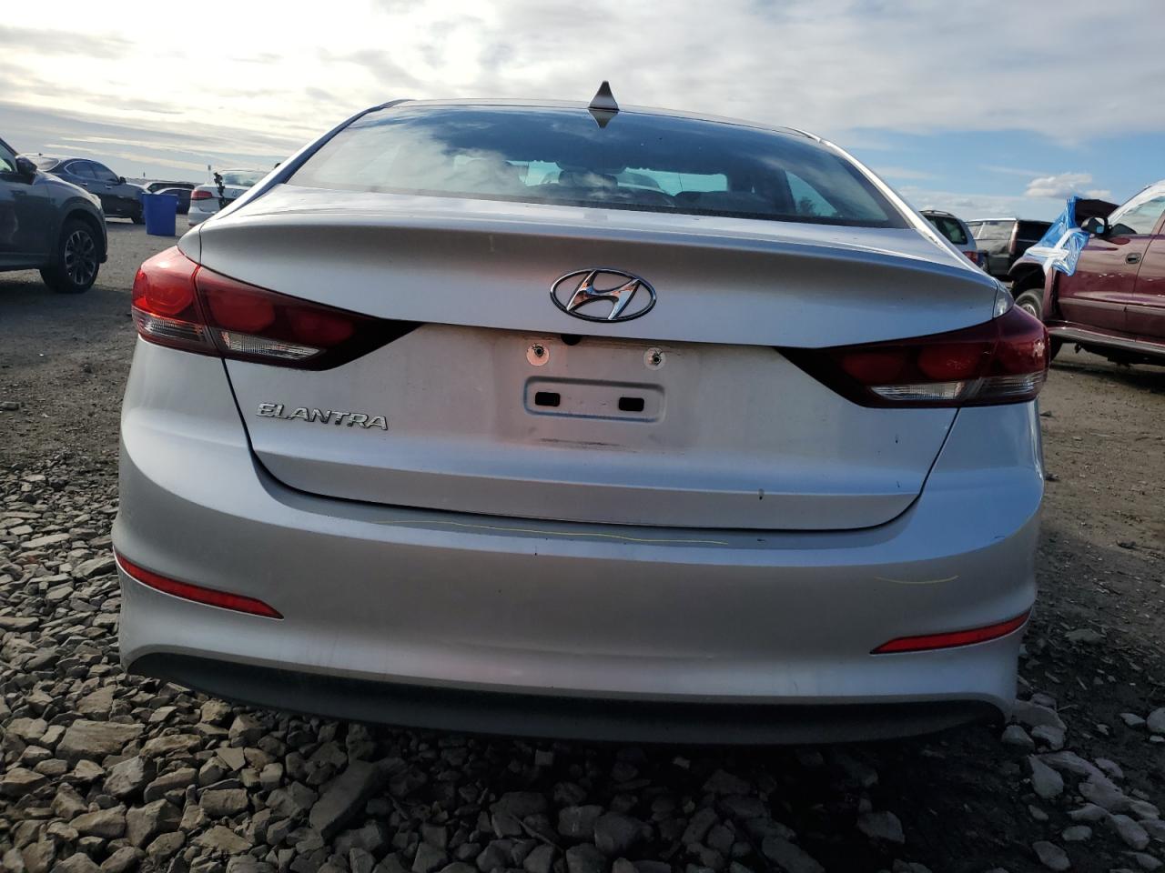 HYUNDAI ELANTRA SE