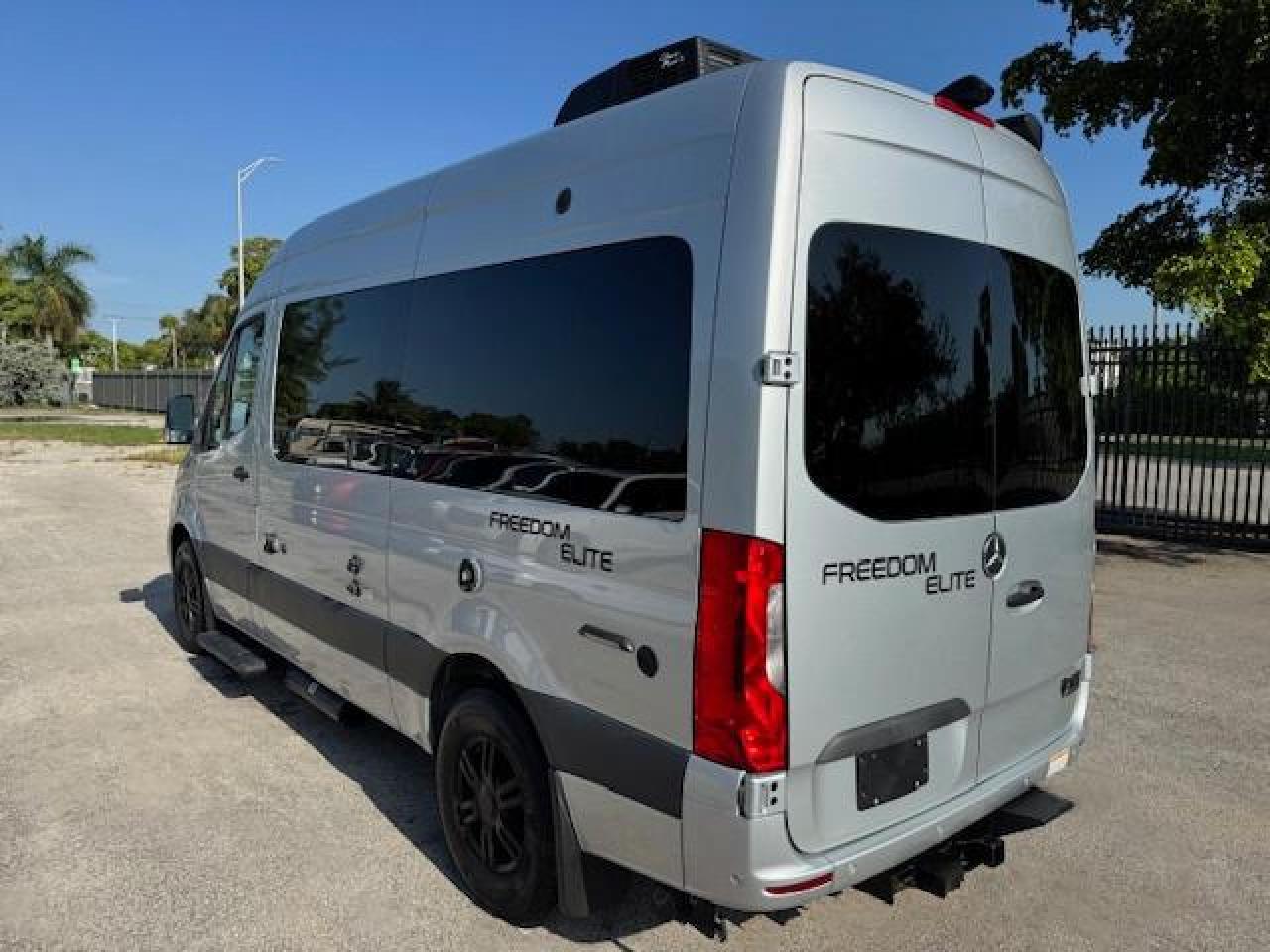 MERCEDES-BENZ SPRINTER 2500