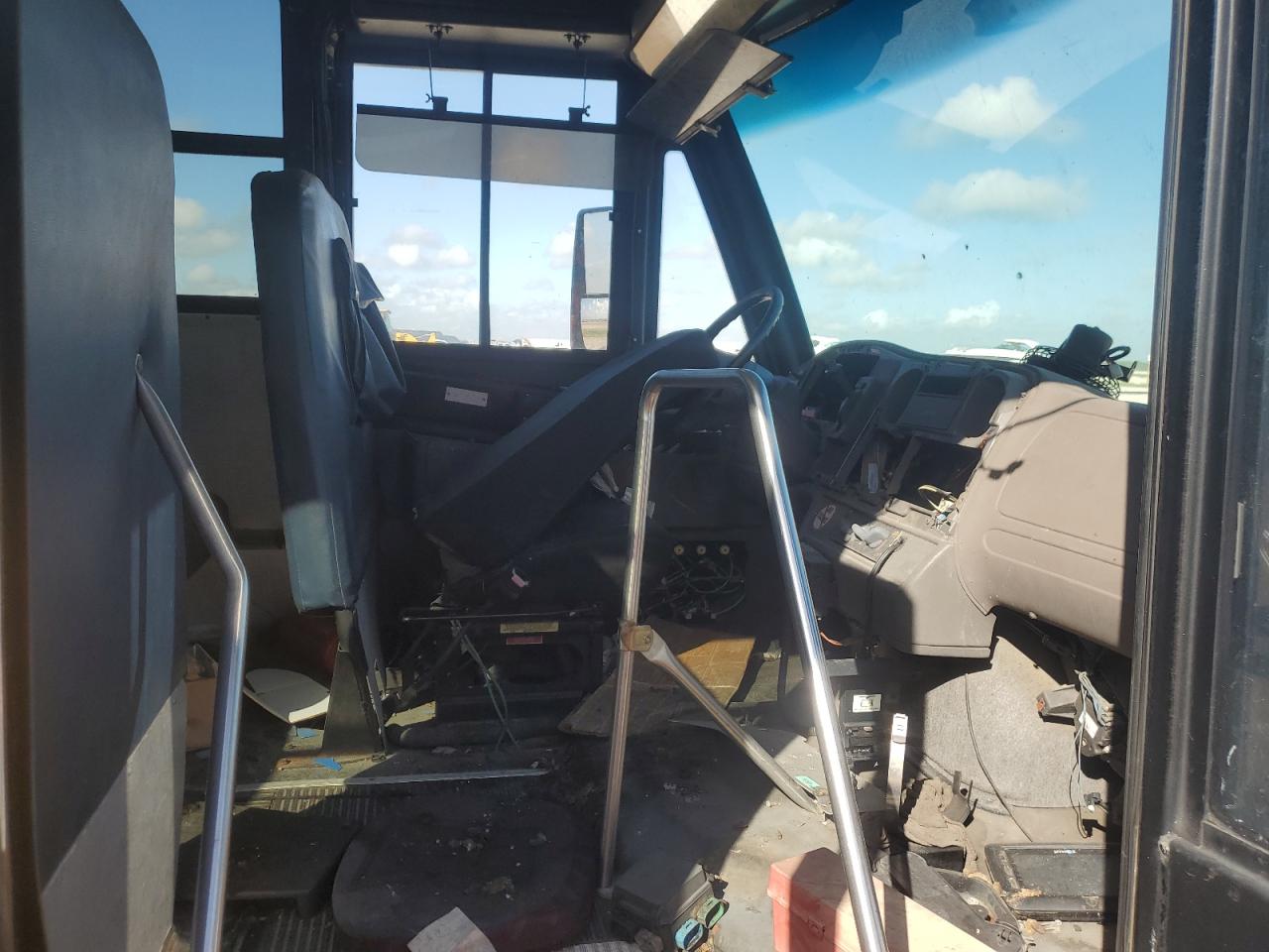 Lot #3273851183 2009 FREIGHTLINER SAF-T-LINER C2