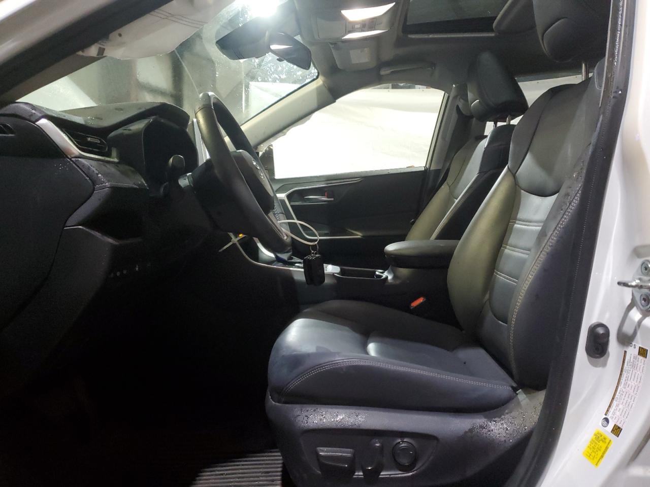 TOYOTA RAV4 XLE PREMIUM