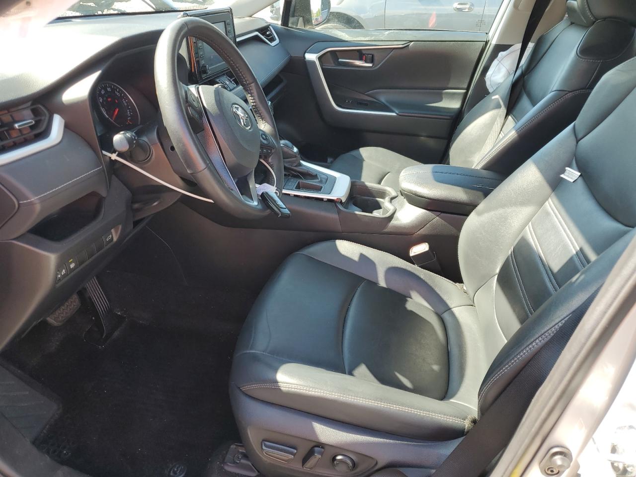 TOYOTA RAV4 XLE PREMIUM