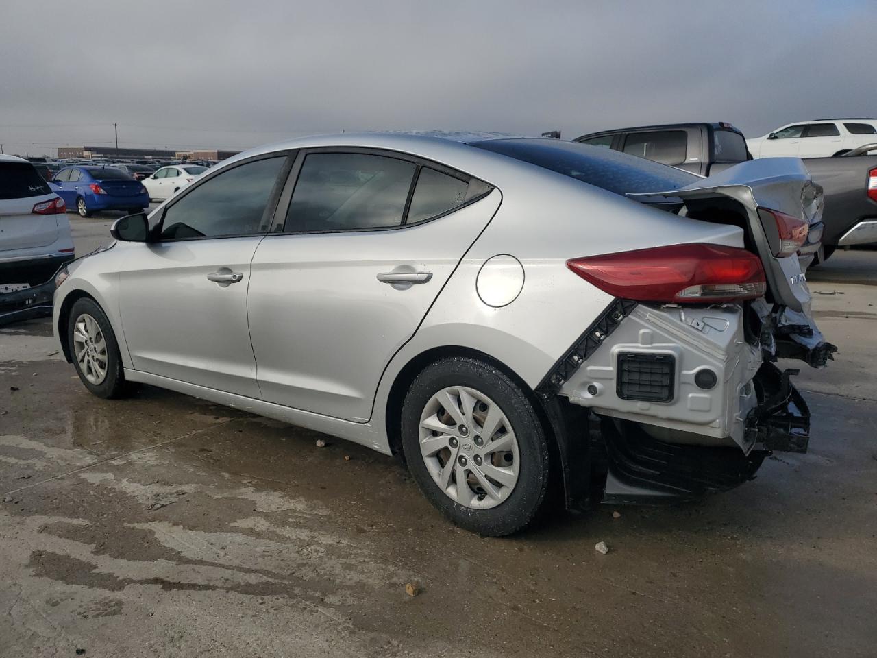 HYUNDAI ELANTRA SE