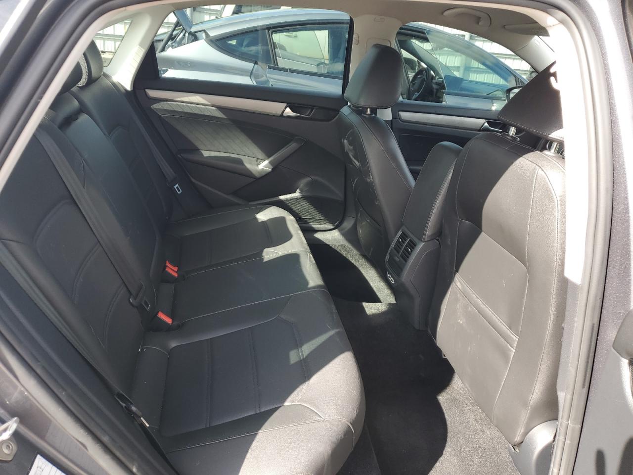 VOLKSWAGEN PASSAT SE