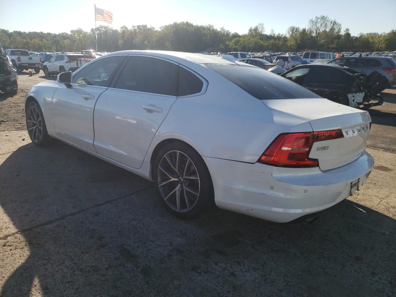 VOLVO S90 T5 MOMENTUM