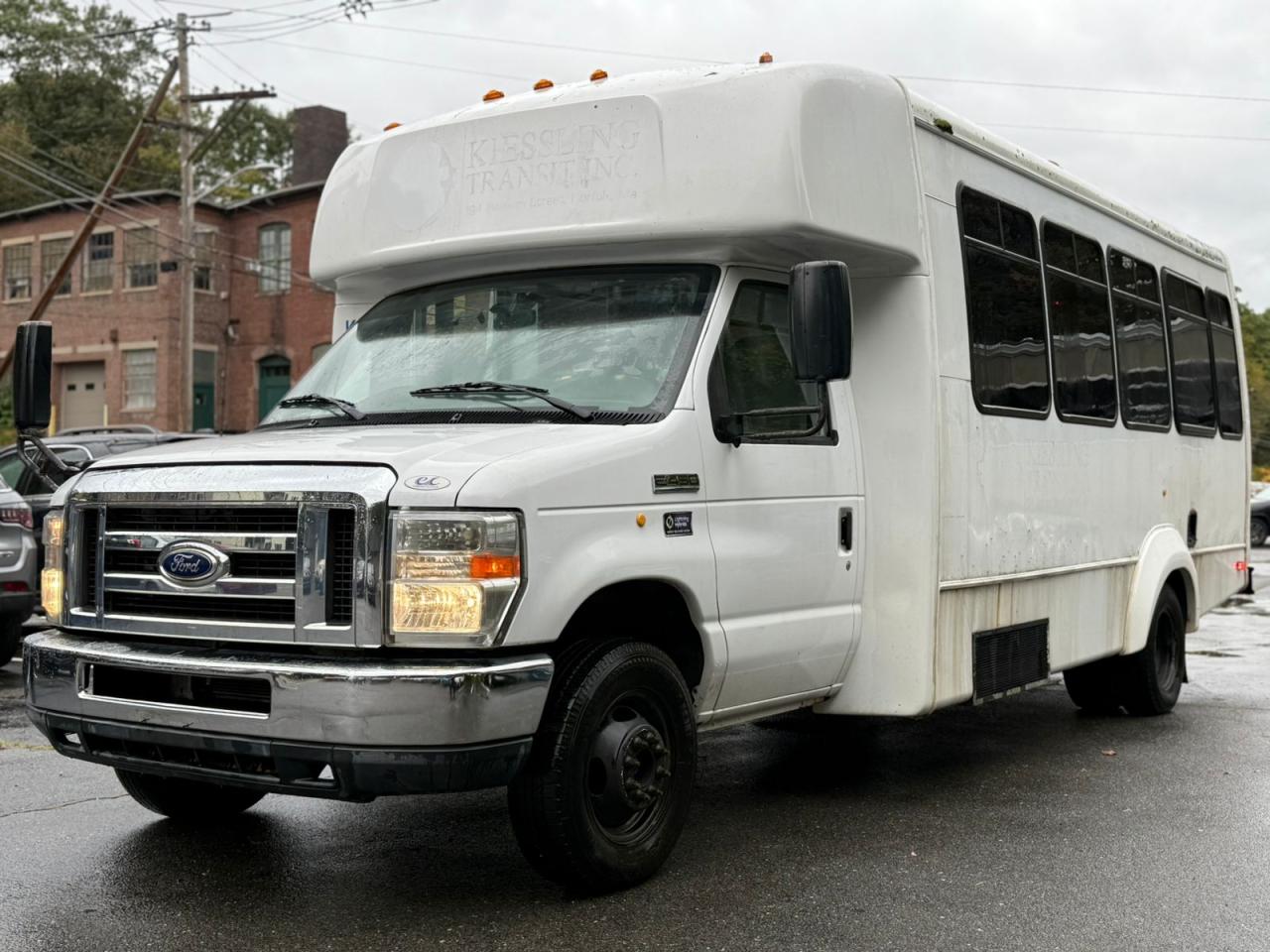 FORD ECONOLINE E450 SUPER DUTY CUTAWAY VAN