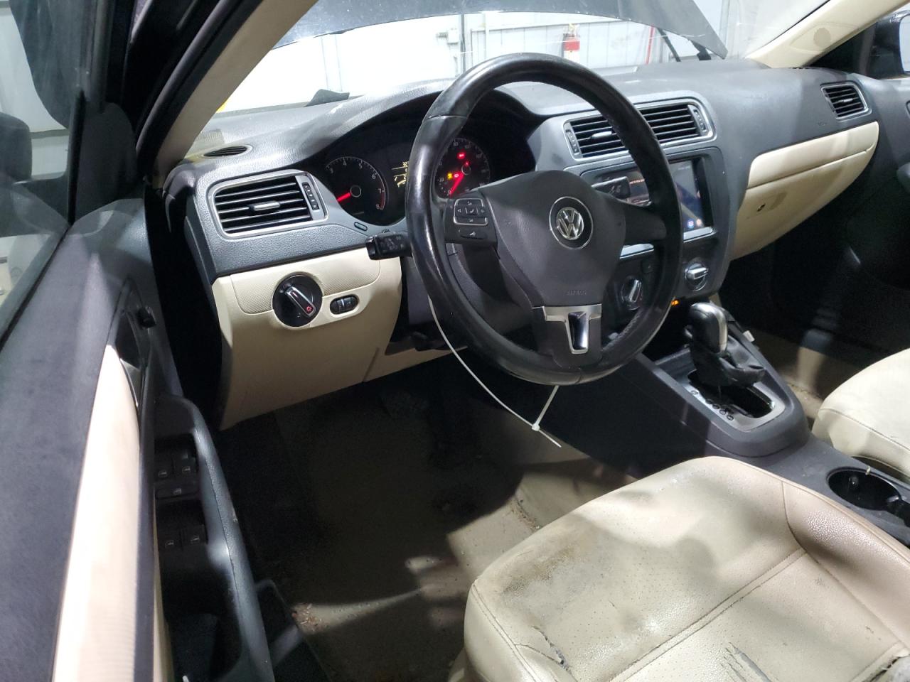 VOLKSWAGEN JETTA SE