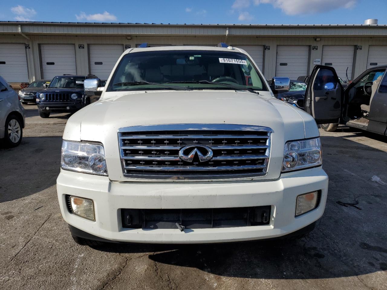 INFINITI QX56