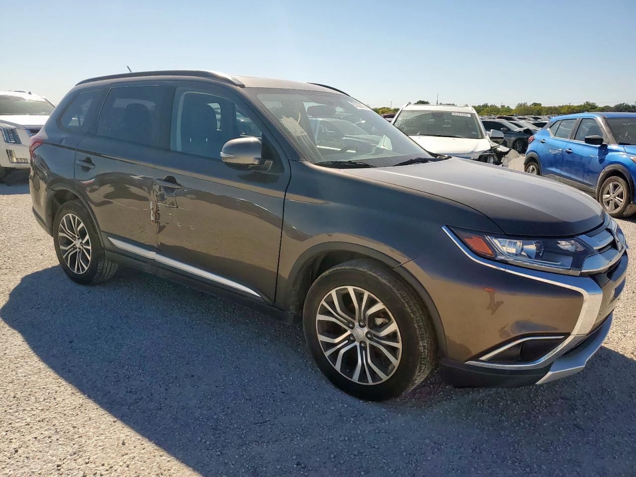 MITSUBISHI OUTLANDER SE