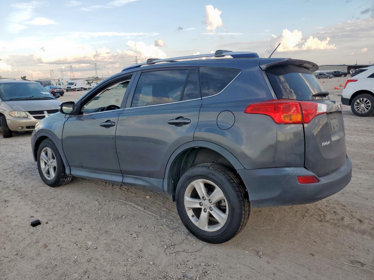 TOYOTA RAV4 XLE
