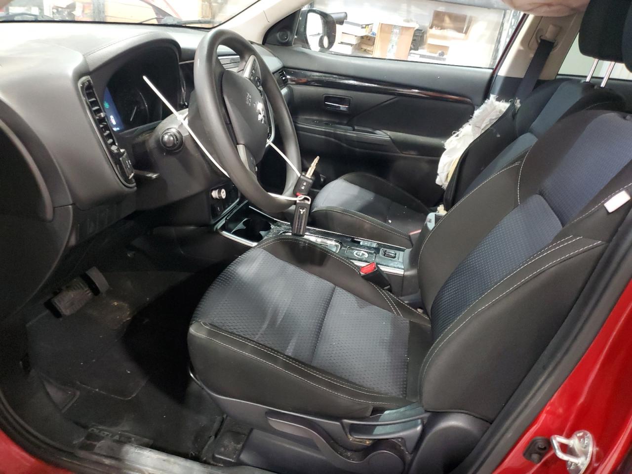 MITSUBISHI OUTLANDER SE