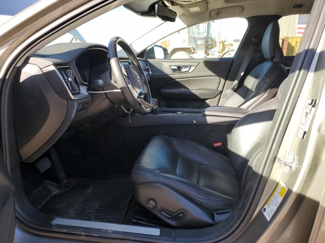 VOLVO V60 T5 MOMENTUM