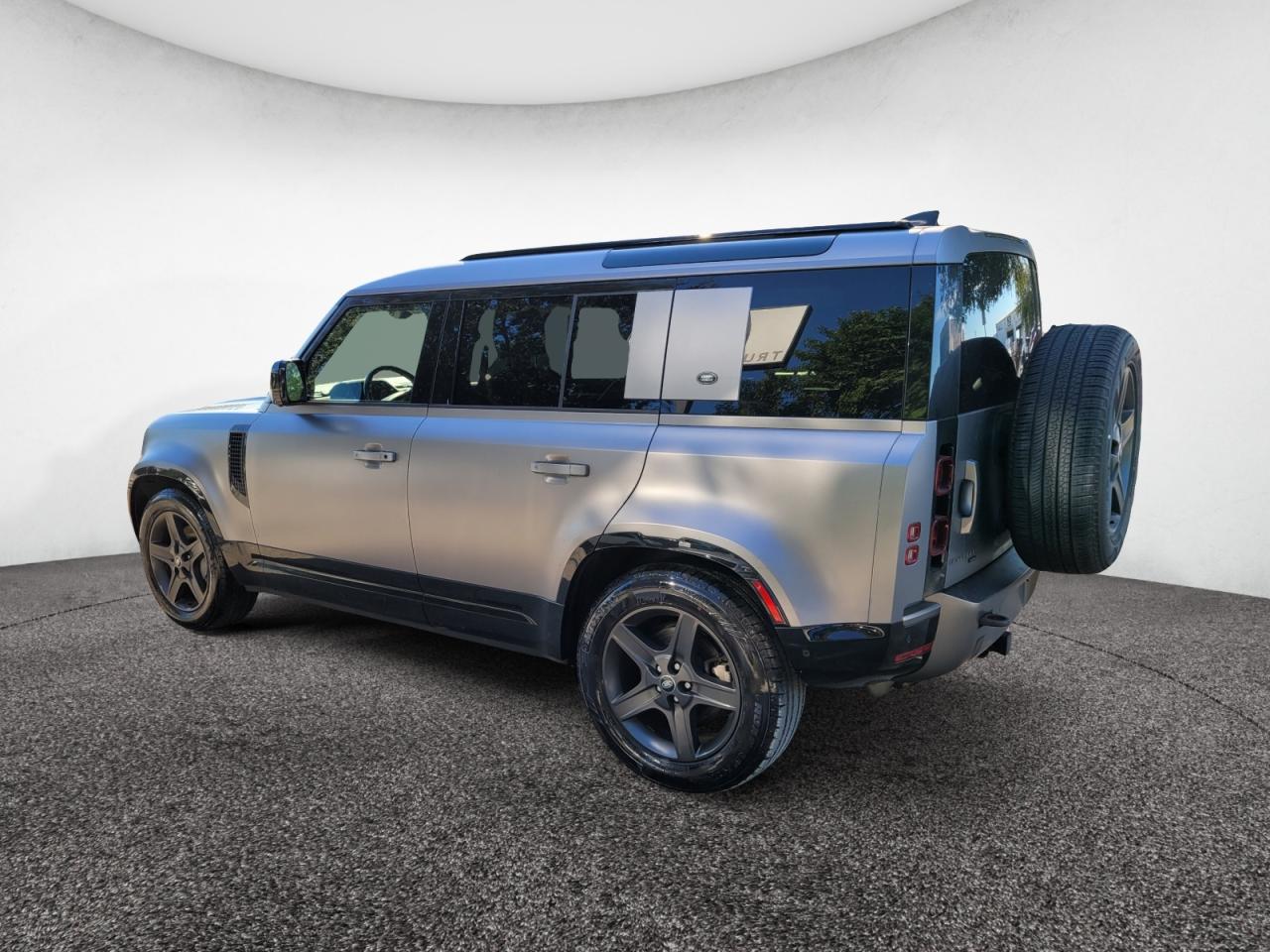 LAND ROVER DEFENDER 110 X-DYNAMIC SE