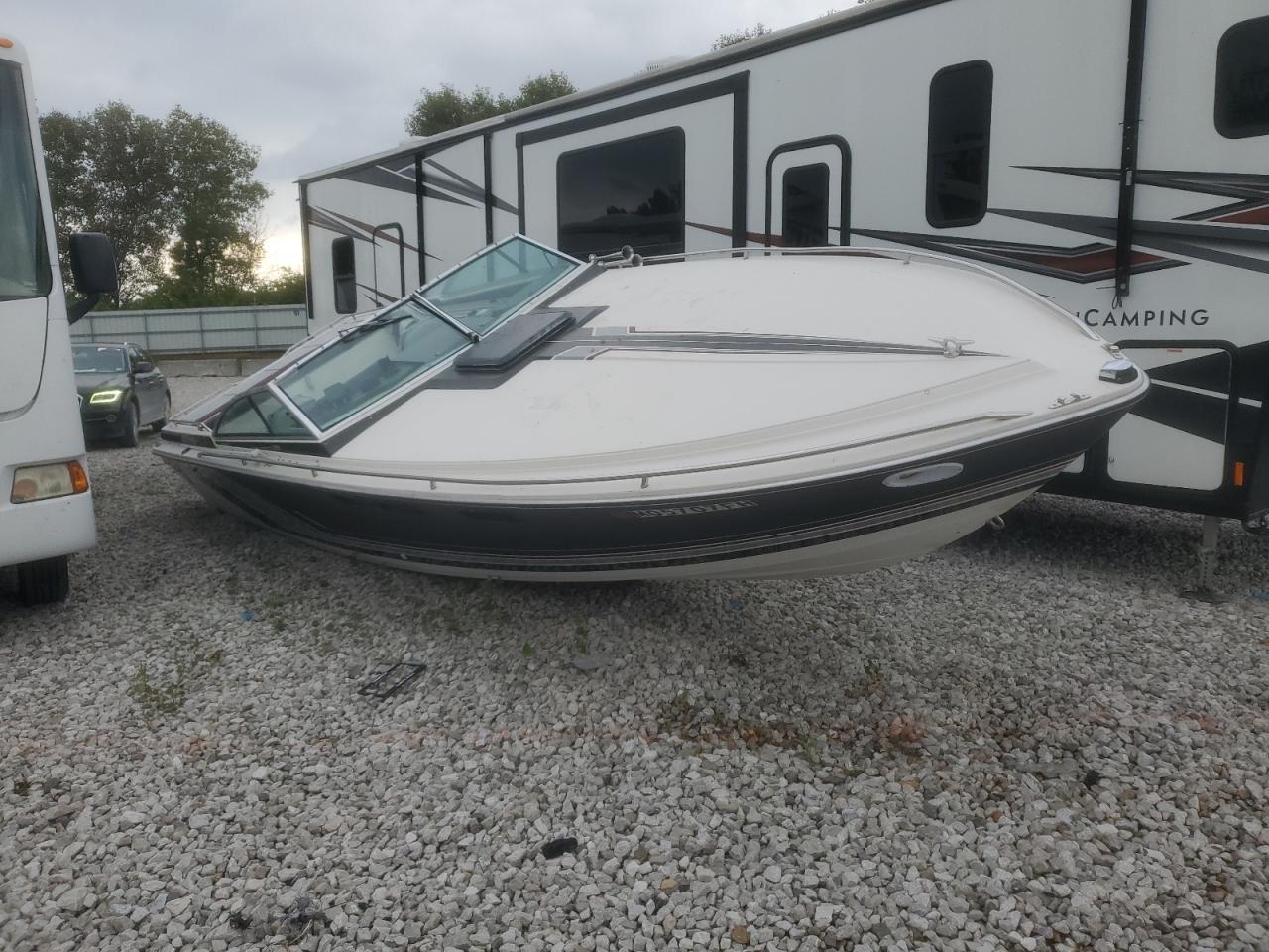 Lot #3274648812 1985 FORMULA BOAT