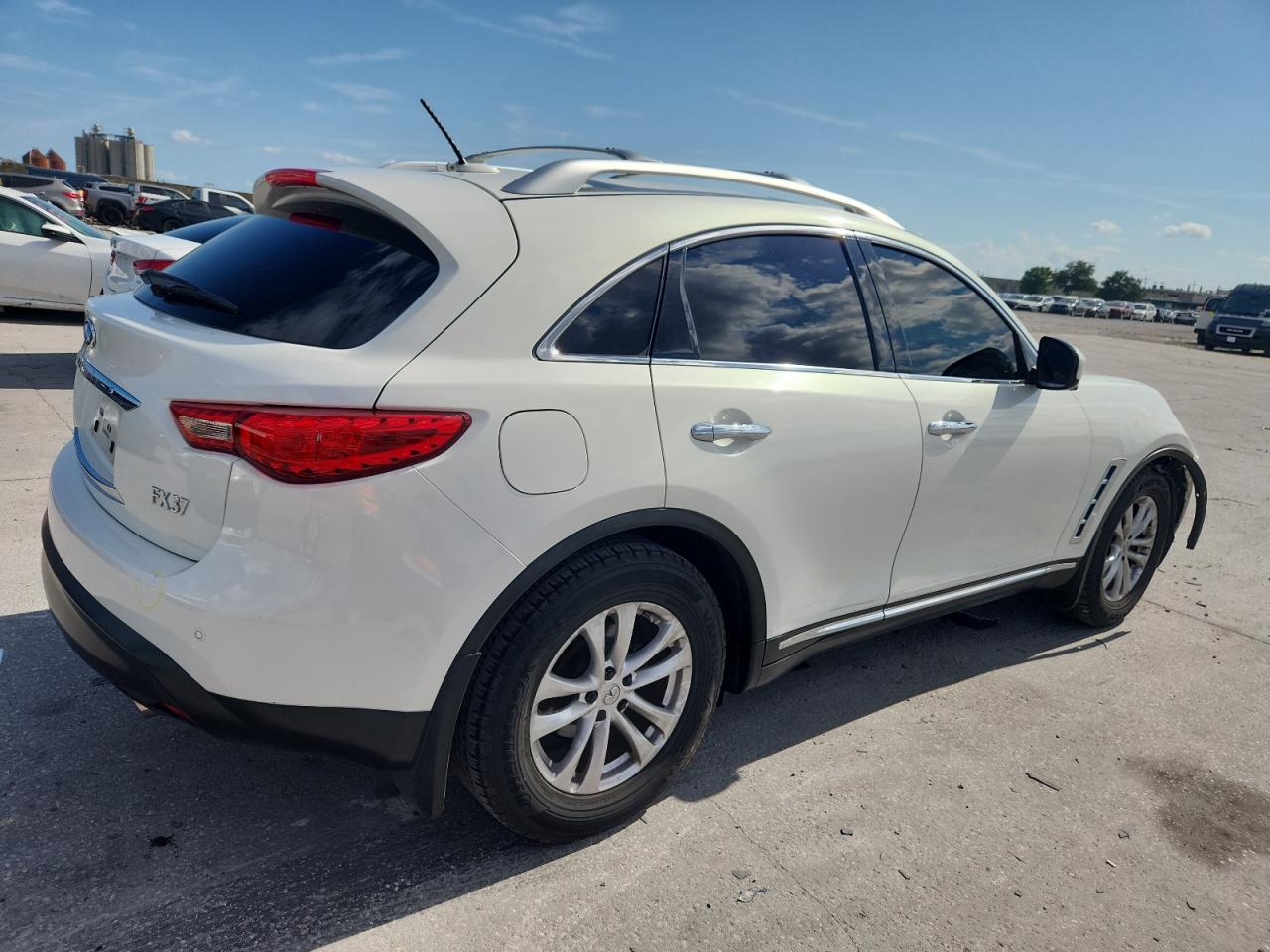 INFINITI FX37