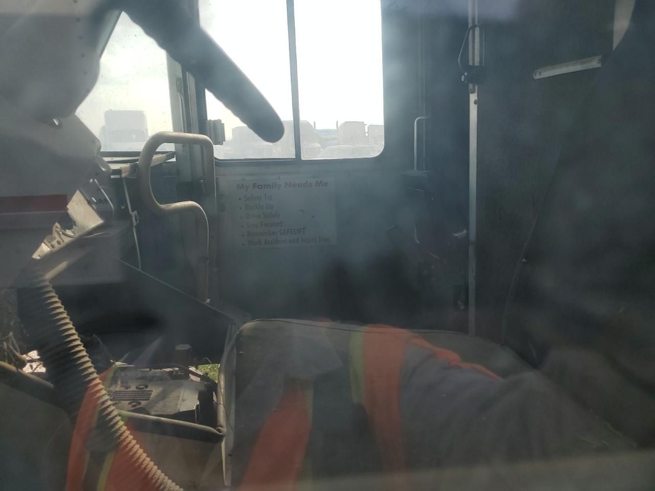 Lot #3296929832 2004 FREIGHTLINER CHASSIS M