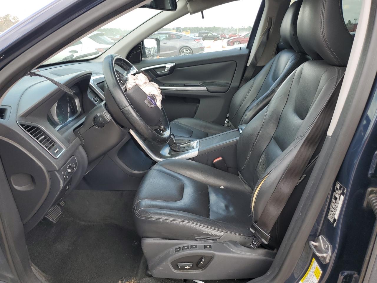 VOLVO XC60 T5 PLATINUM