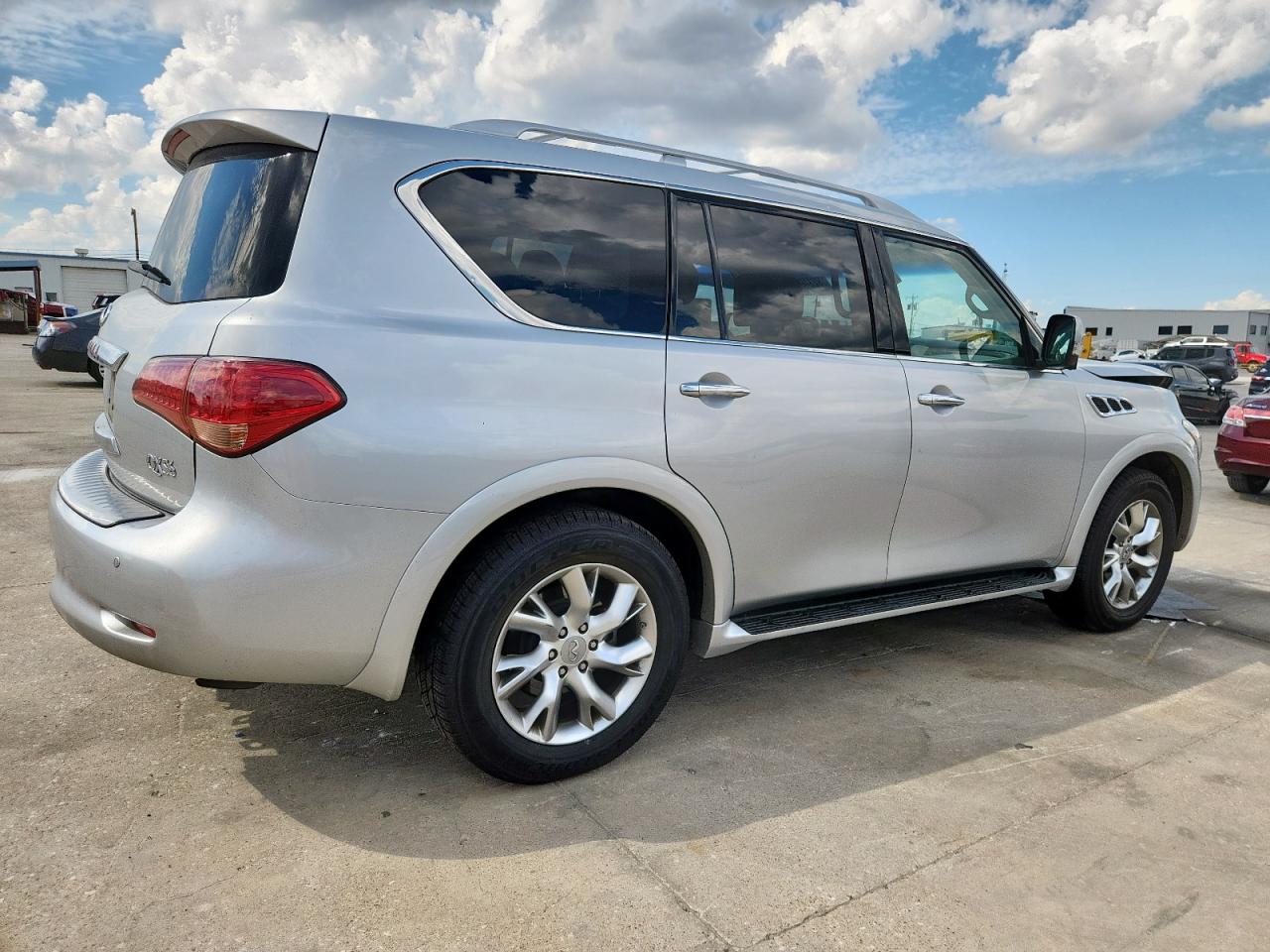 INFINITI QX56